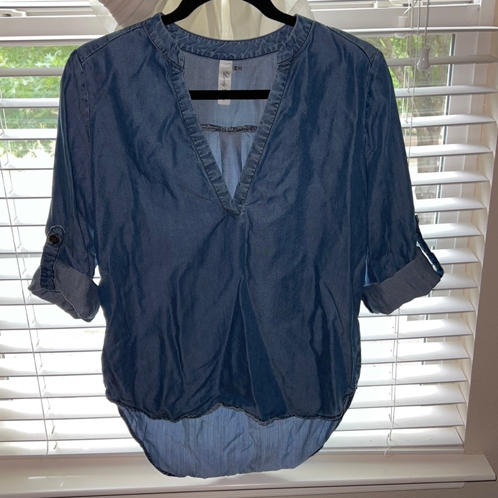 lovely day - denim top size medium 3/4 sleeve Adjustable sleeve length Roll up